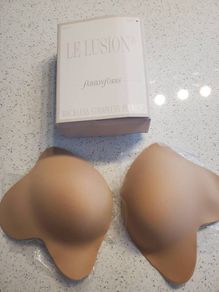 stick on bra/strapless bra