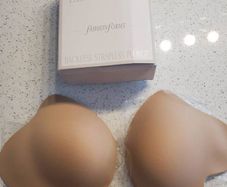 stick on bra/strapless bra