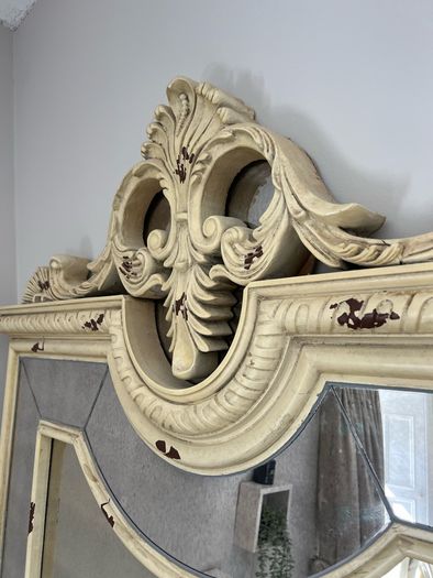 Floor standing mirror