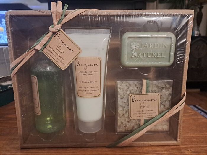 Le Jardin Naturel Bergamot Bath Body Gift Set