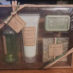 Le Jardin Naturel Bergamot Bath Body Gift Set