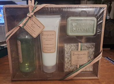 Le Jardin Naturel Bergamot Bath Body Gift Set