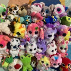 30 soft toys. Most of them Motsu beanie boos in different sizes