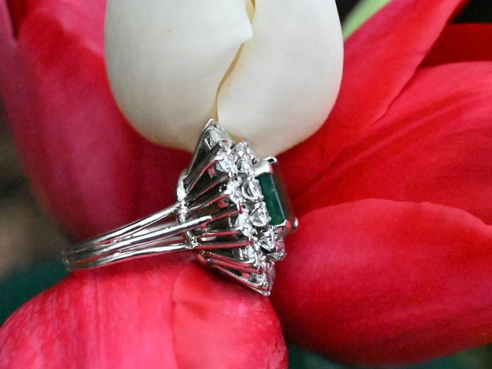 Vintage 1960s Emerald & Diamond Cluster Ring - 18ct