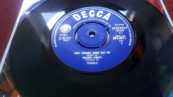Vinyl 7""  Twinkle A Lonely Singing Doll 1965