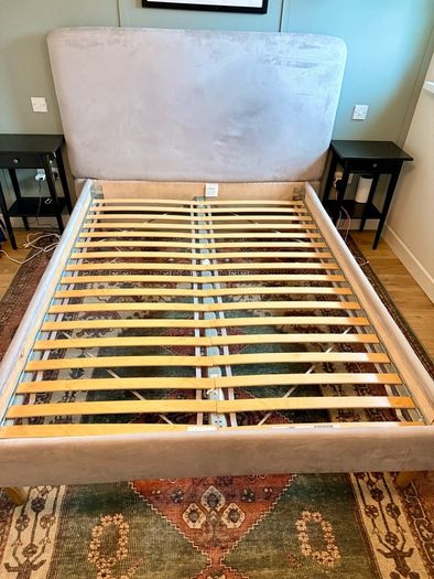 bed queen size good condition