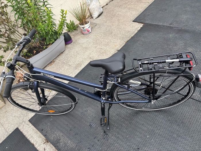 Btwin City Bike low frame( ladies ) with all bike accessories.