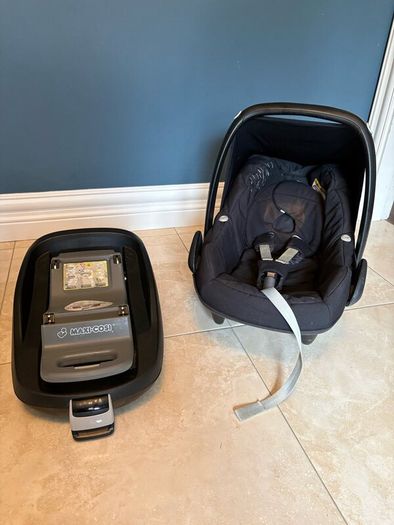 Maxi Cosi pebble & pearl car Seat with Isofix base