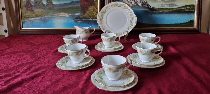 20 Piece Duchess Greensleeves Pattern Bone China Gold Gilt Tea Set For 6 Person Setting Made in England