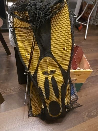 snorkelling fins