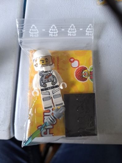 lego minifigures series 1  9 minifigures