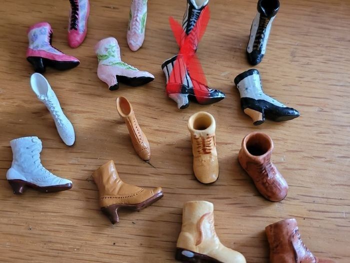 Dolls house - Miniature shop - hats, shoes, handbags, umbrellas and more
