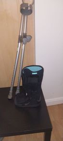 orthopaedic boot & cruches