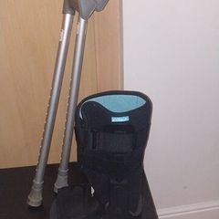 orthopaedic boot & cruches