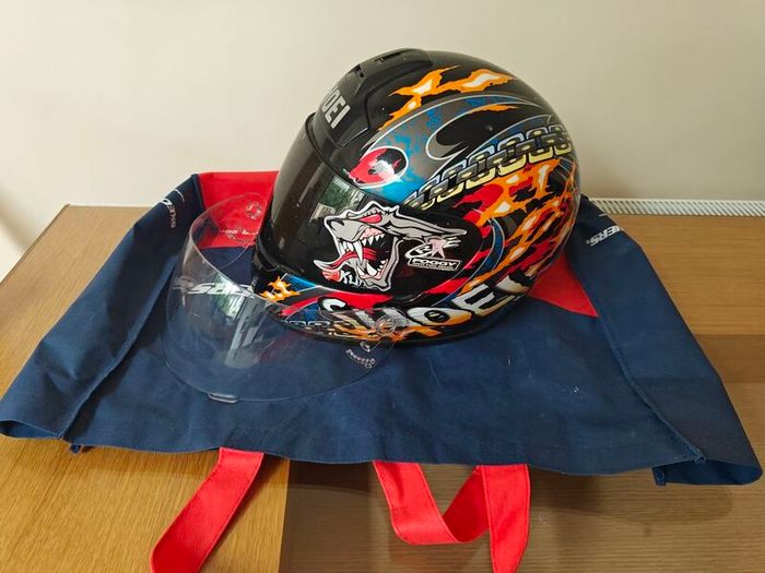 Shoei helmet (2 visors)