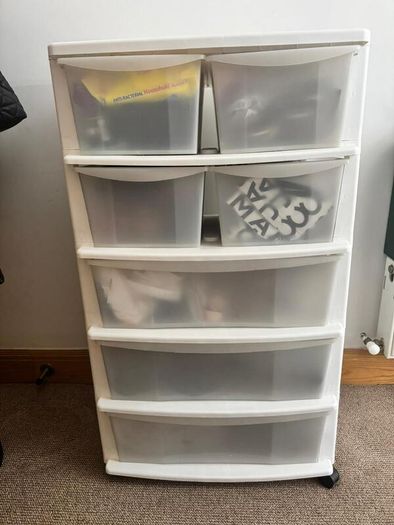 Shoes storage unit