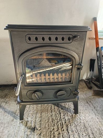 San Remo 8kwh Multi fuel stove.