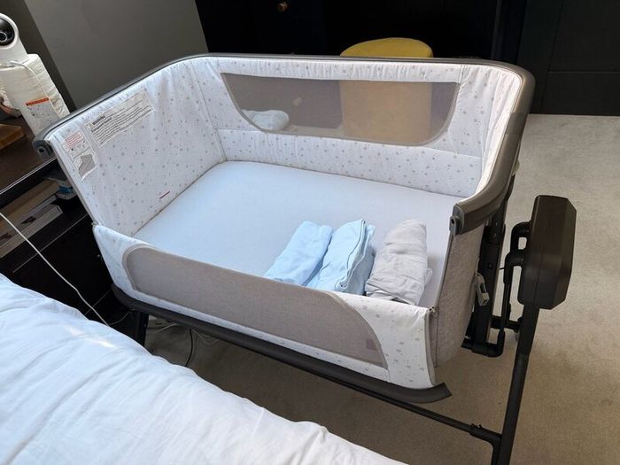 Baby Elegance Co-Glide Electric Bedside Crib