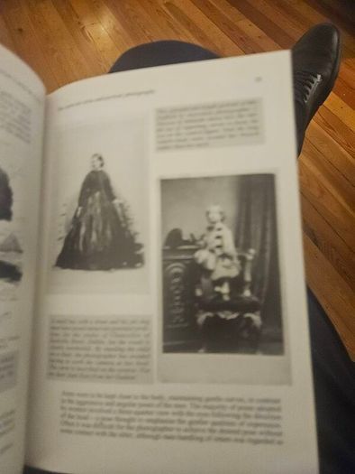 Victorian Cartes-de Visite. By Robin And Carol Wichard. First Edition Paperback In Good Condition.  See Photos For Same.