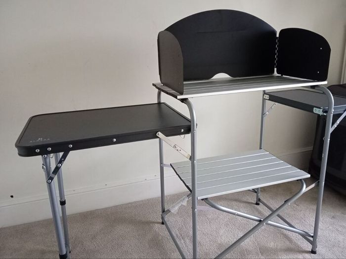 Camping kitchen table/stand with windshield 80E ONO
