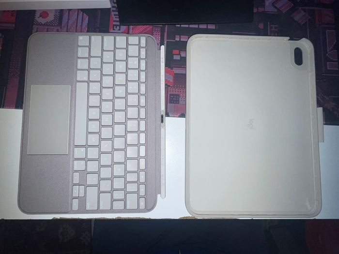 Logitech Combo Touch, Detachable iPad Keyboard Case (10th gen and A16)
