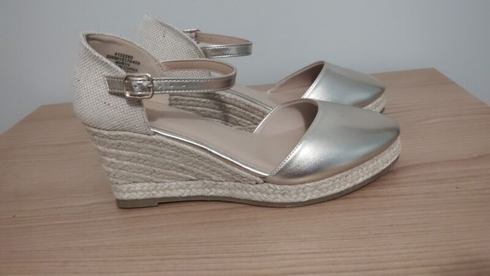 Gold wedges