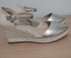 Gold wedges