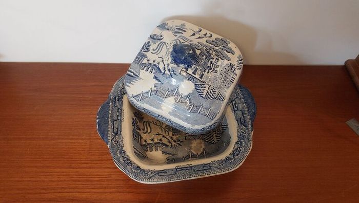 Fabulous Antique Blue and White Transferware Willow Pattern Large Lidded Tureen/Vegetable Dish For Display, Unknown Maker, Most Likely Staffordshire Made