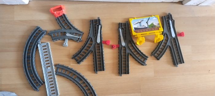 Thomas and friends Trackmaster Motorised trains with track and carriages