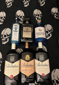 Jameson powers ballantines Johnnie walkers TEELING disaronno Irishman Hennessy Drumshanbo Gunpowder Irish Gin vodka whiskey empty Bottle  Jack Daniels Bombay sapphire Belvedere mini bottles