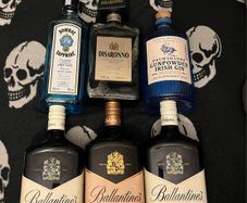Jameson powers ballantines Johnnie walkers TEELING disaronno Irishman Hennessy Drumshanbo Gunpowder Irish Gin vodka whiskey empty Bottle  Jack Daniels Bombay sapphire Belvedere mini bottles