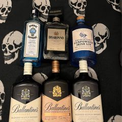 Jameson powers ballantines Johnnie walkers TEELING disaronno Irishman Hennessy Drumshanbo Gunpowder Irish Gin vodka whiskey empty Bottle  Jack Daniels Bombay sapphire Belvedere mini bottles