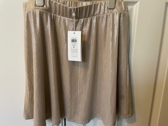 BNWT: Gold Sparkly Skirt (Size 14)
