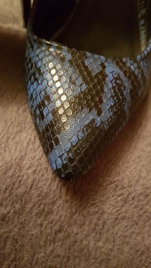 Gorgeous high heels blue black mint condition snake printed leather pointed cool heels size 41/7