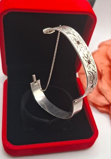 Vintage sterling silver garnet daisy Bangle