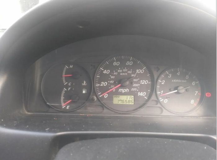 2003 Mazda 323