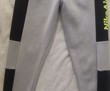 Nike Air Boys Joggers Size L 12-13 Years (147-158cm).