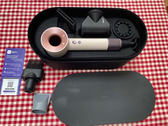 Dyson Supersonic Hairdryer ceramic pink and rose gold,  with accessories and presentation case. Limited edition