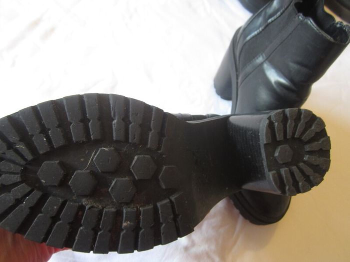 BERSHKA    black size 4