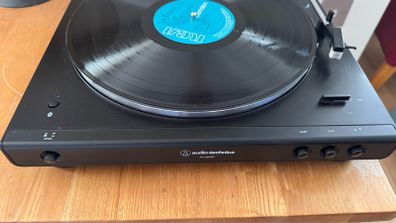 Audio-Technica AT-LP60XBT Bluetooth Turntable