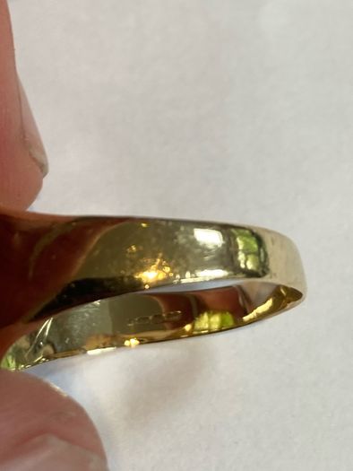 9 carat gold signet ring