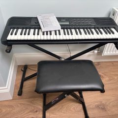 Yamaha YPT 270 including stand and seat