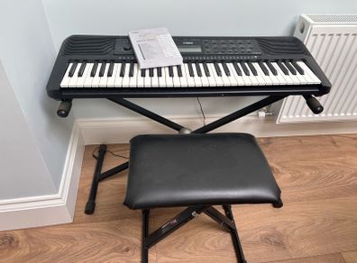 Yamaha YPT 270 including stand and seat