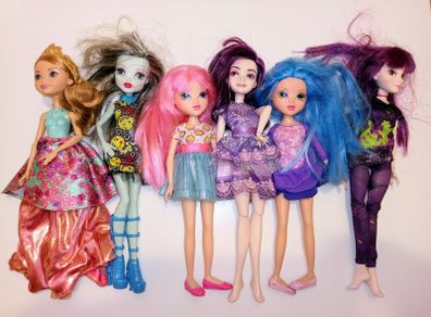 Dolls bundle Disney Descendands/Monster High/Moxie Girlz