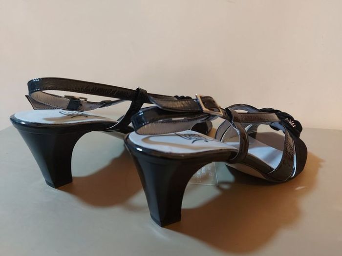 Women's Italian leather Gaja flower sandals Naplak Nero black  NEW boxed size 6 UK SALE