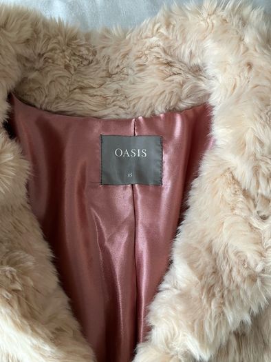 Oasis Fake Fur Jacket in Cream