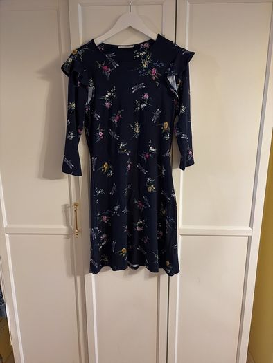 Beautiful famine Oasis dress hardly worn