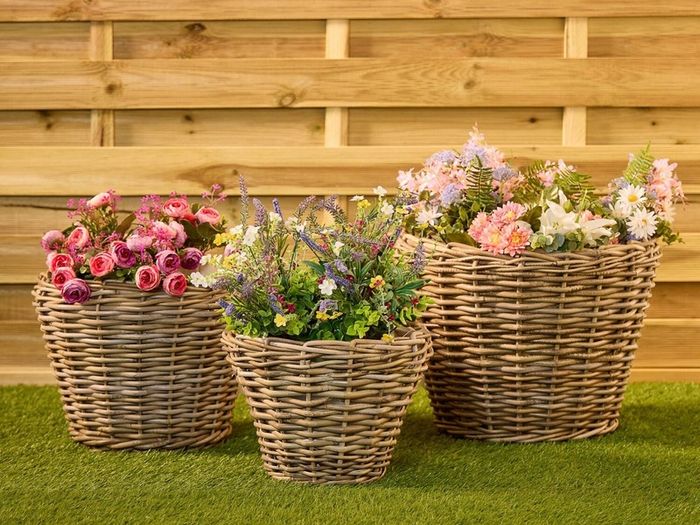 Indoor/outdoor New Medium Basket Pot