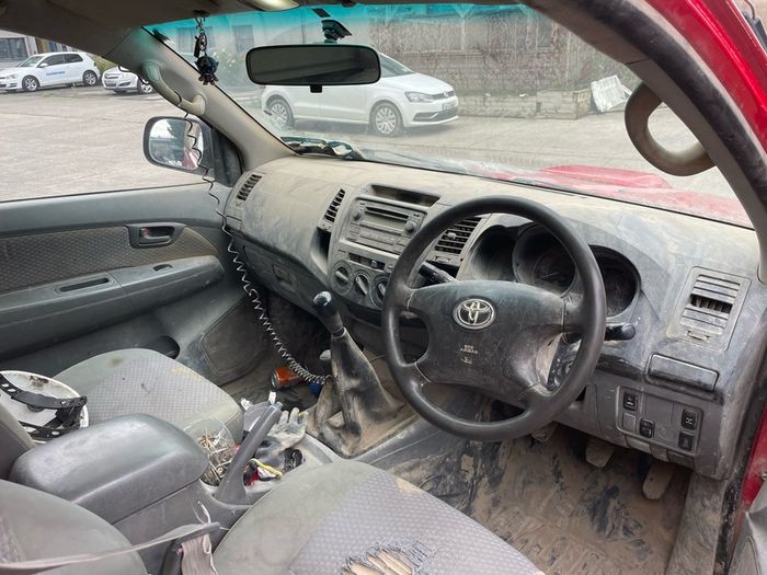 toyota hilux single cab