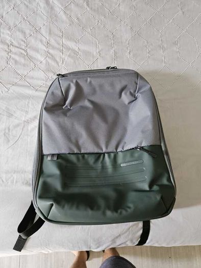 Samsonite StackD Biz 17.3" expandable laptop backpack in Forest green/grey.